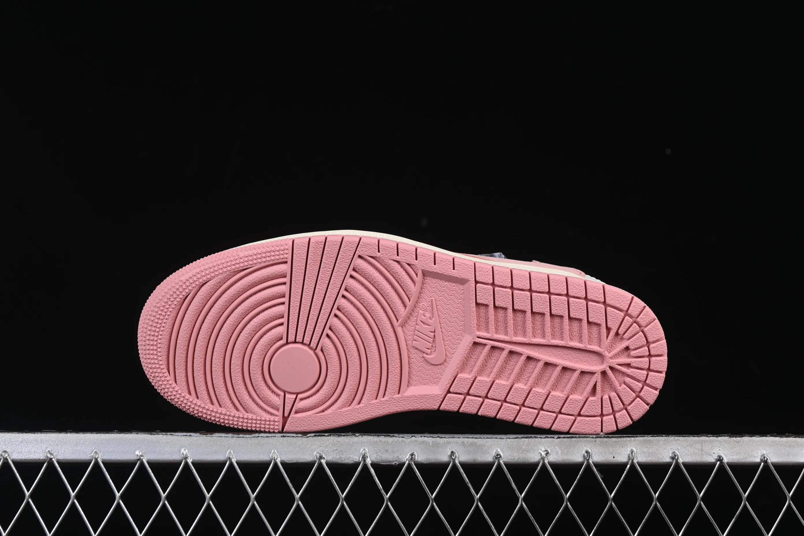 All categories Air Jordan Jordan series basketball shoes Air Jordan 1 Low foreign trade version Travis Scott x Air Jordan 1 Low OG AJ1 Joe 1 pink undercut low top DZ4137-206